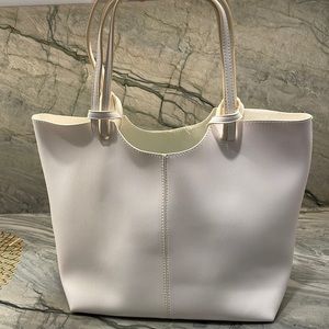 Neiman Marcus White tote bag-like new!